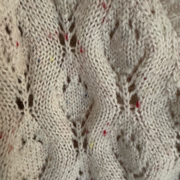 Elegant Cream Knit Sweater - Picture 3 of 6